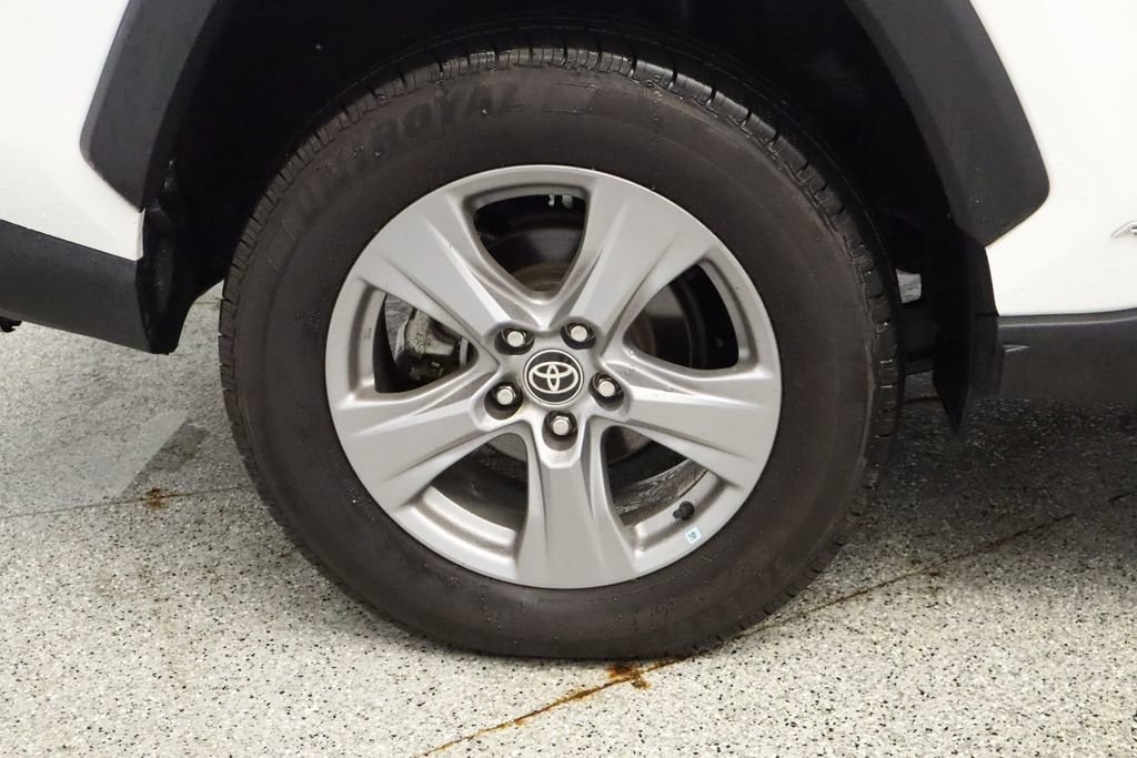 Thumbnail: 2022 Toyota RAV4 - 17