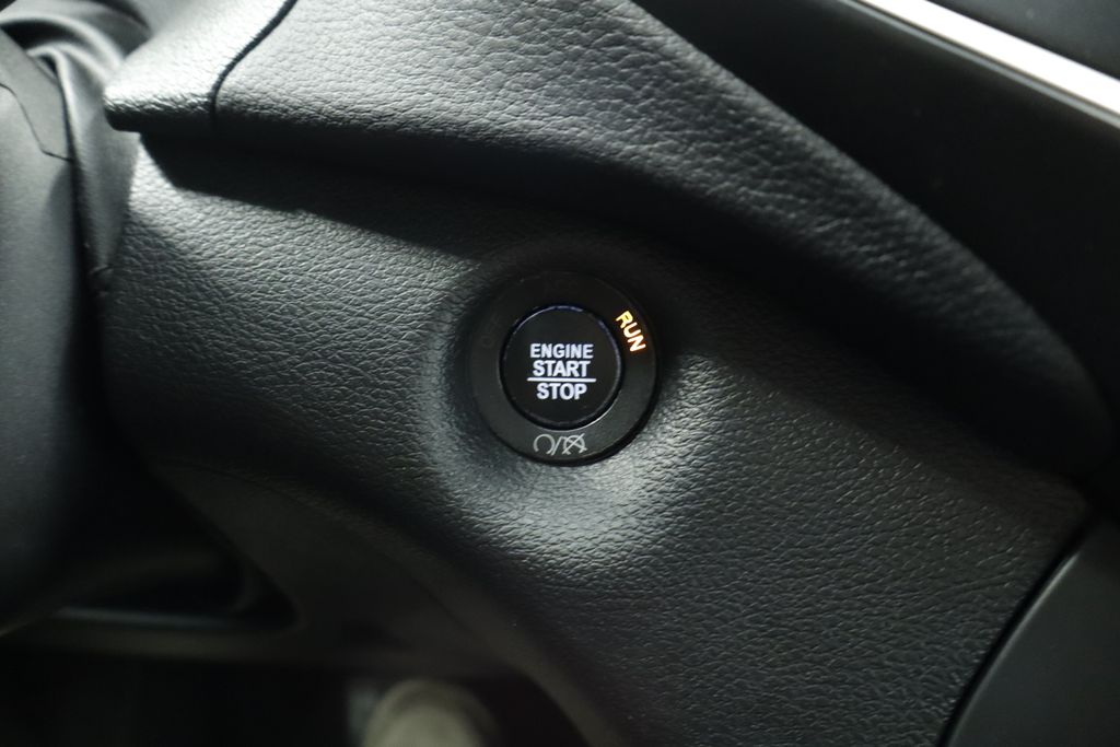 Thumbnail: 2019 Jeep Cherokee - 25