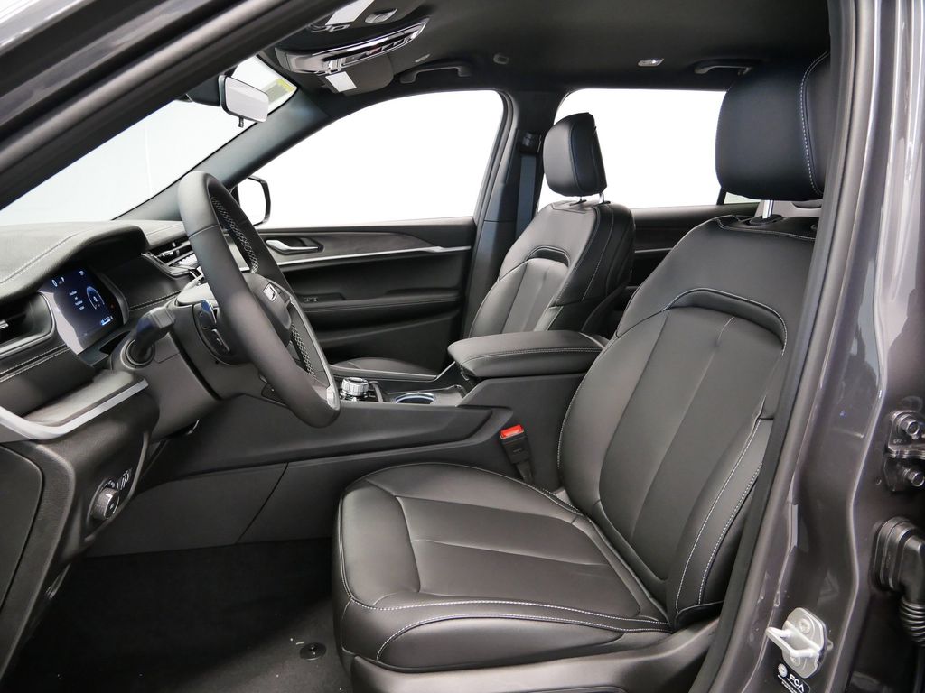 Thumbnail: 2025 Jeep Grand Cherokee L - 3