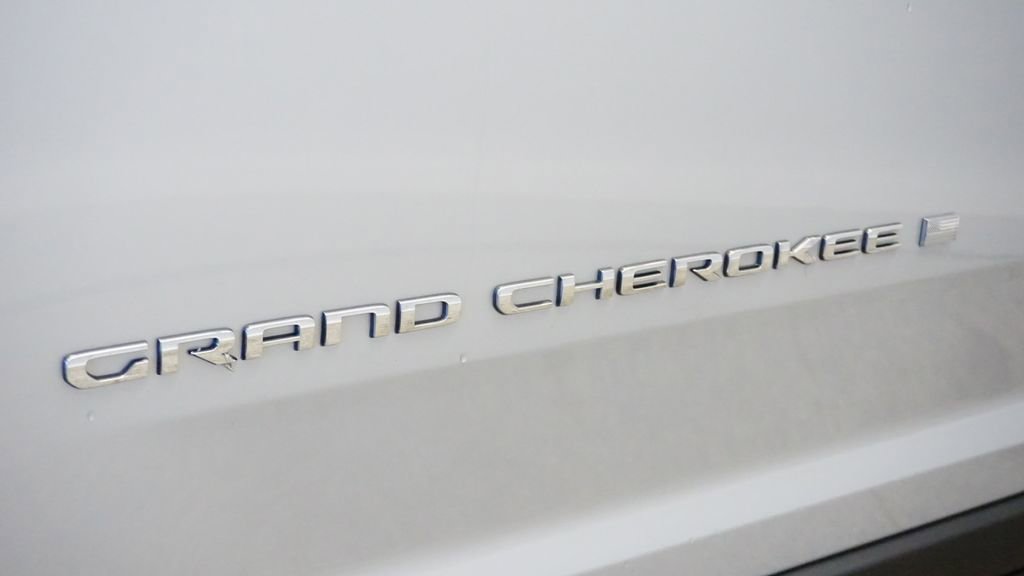 Thumbnail: 2022 Jeep Grand Cherokee - 14