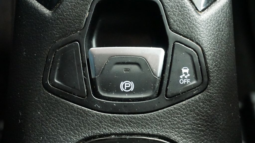 Thumbnail: 2016 Jeep Renegade - 41