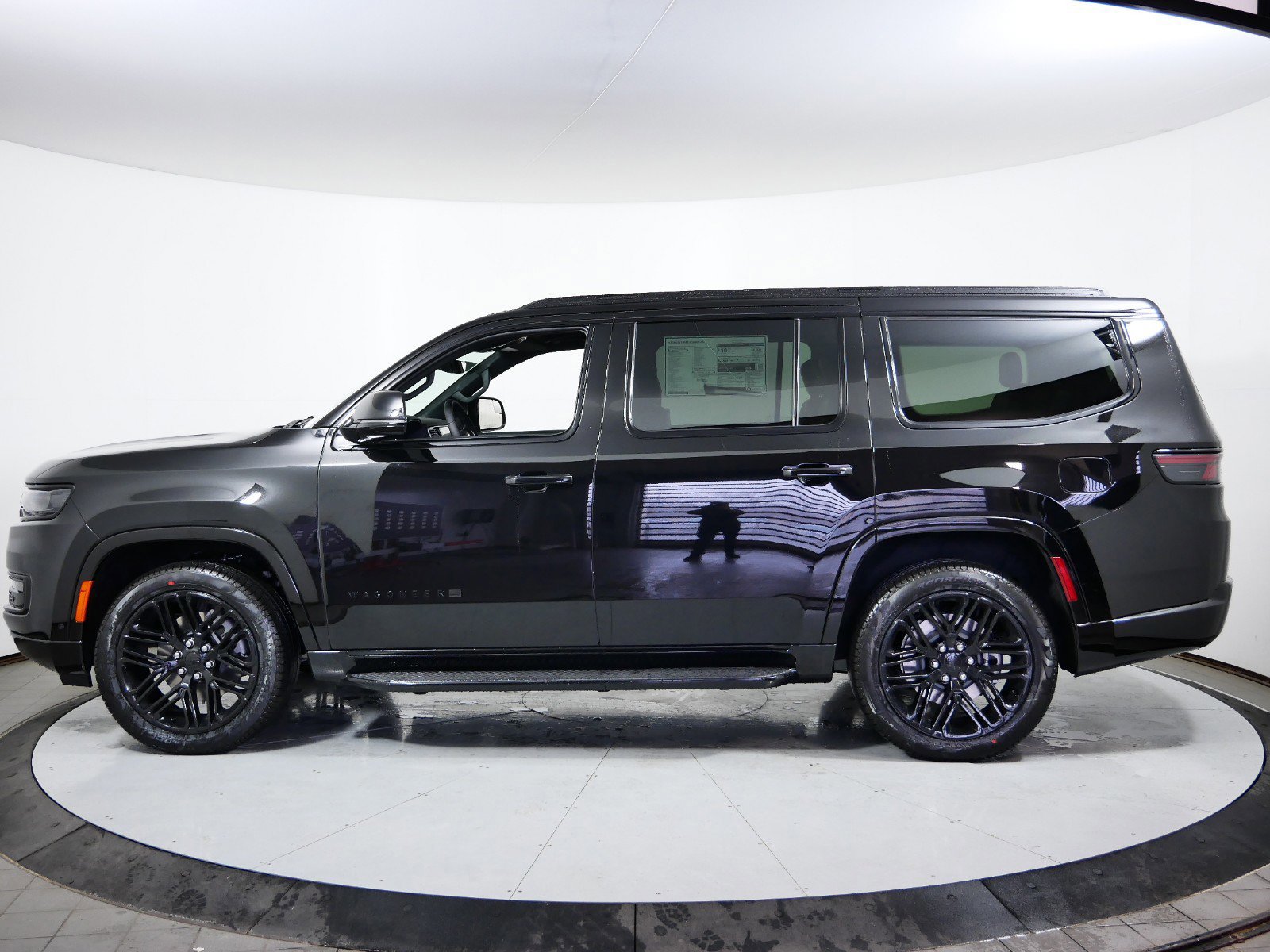 Thumbnail: 2024 Jeep Wagoneer - 12