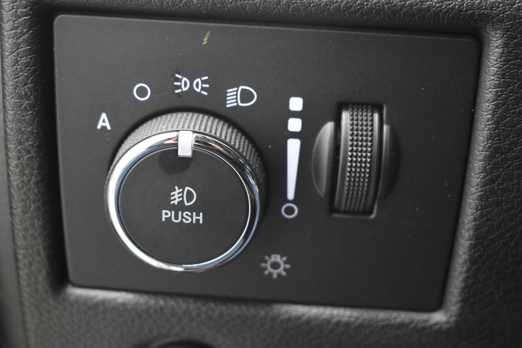 Thumbnail: 2021 Jeep Grand Cherokee - 36