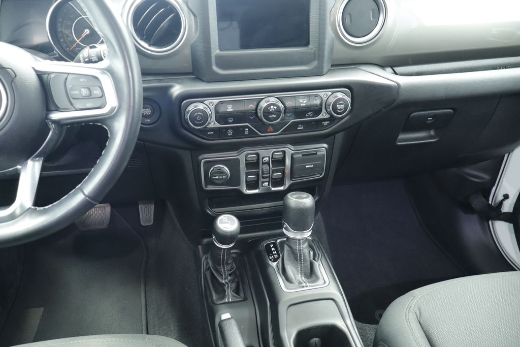 Thumbnail: 2021 Jeep Wrangler - 23