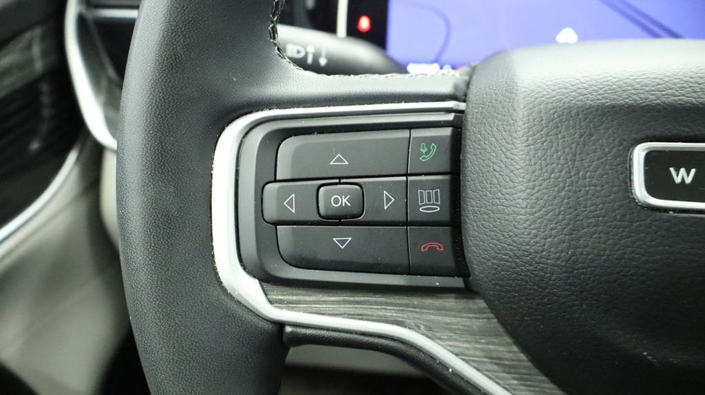 Thumbnail: 2022 Jeep Wagoneer - 38