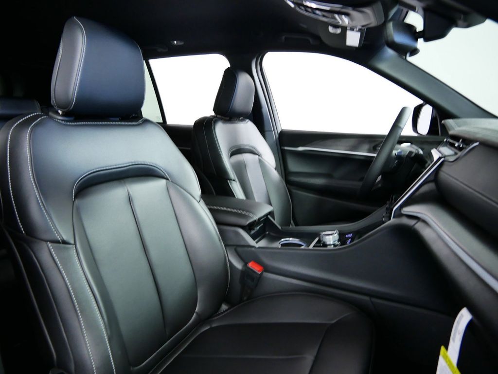 2025 Jeep Grand Cherokee Limited Edition 23