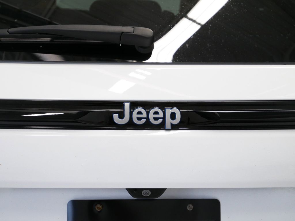Thumbnail: 2023 Jeep Grand Cherokee - 13