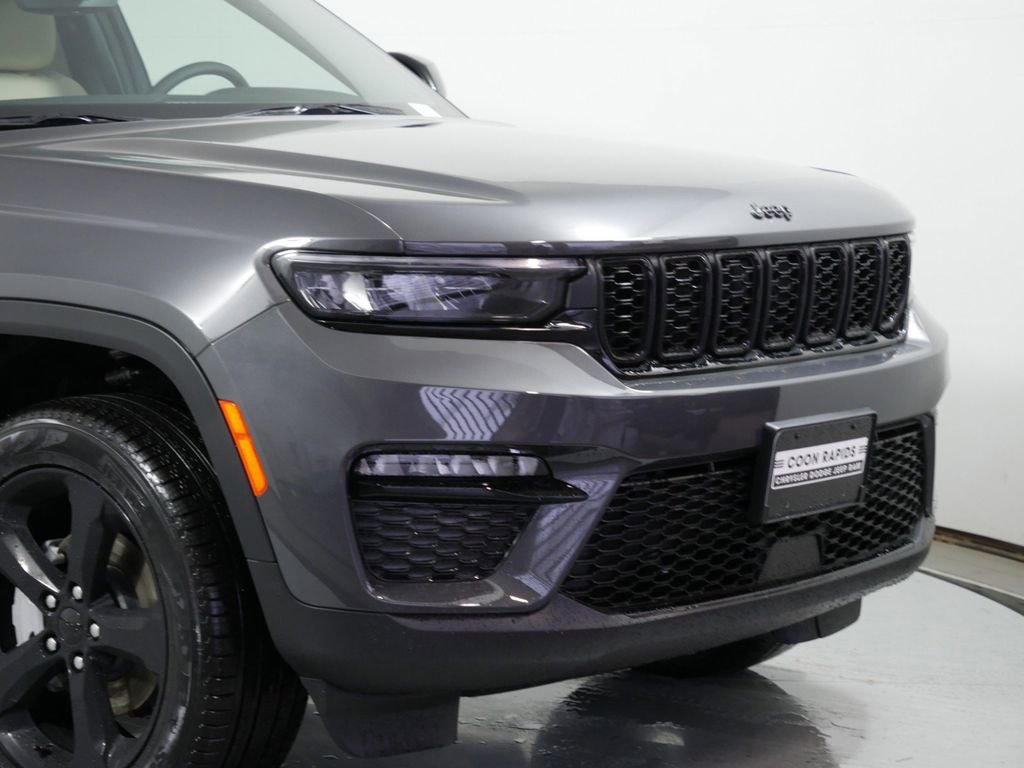 Thumbnail: 2025 Jeep Grand Cherokee - 3