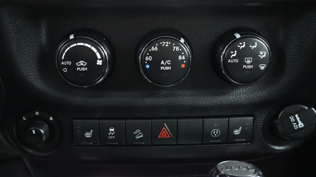 Thumbnail: 2014 Jeep Wrangler - 31