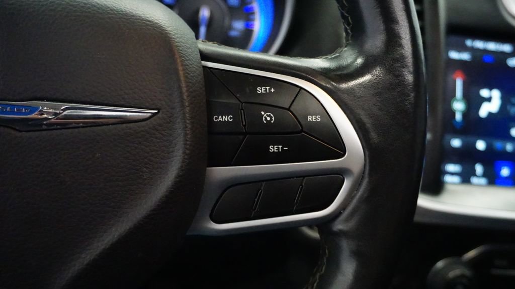 Thumbnail: 2019 Chrysler 300 - 35