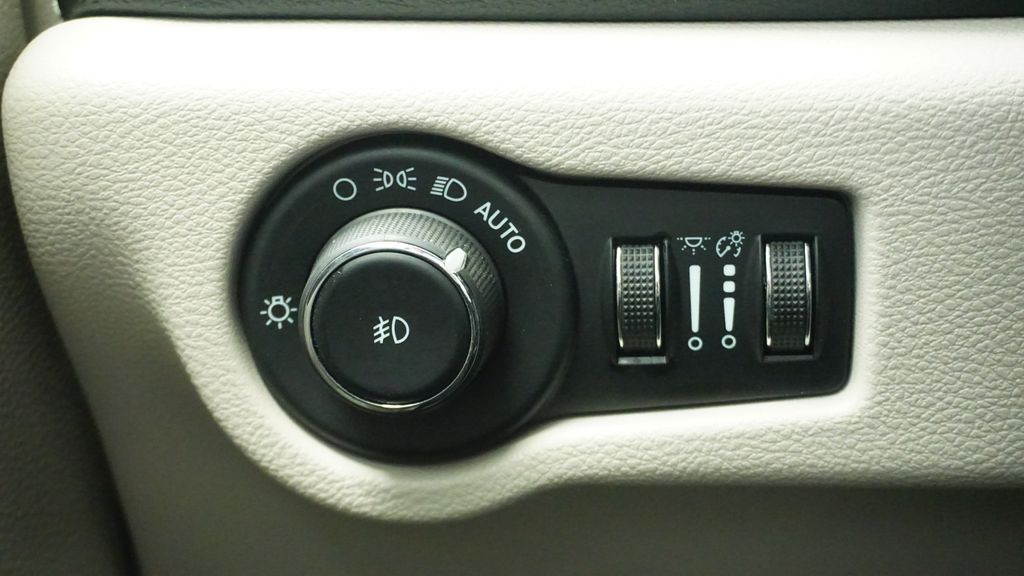 Thumbnail: 2024 Chrysler Pacifica - 30