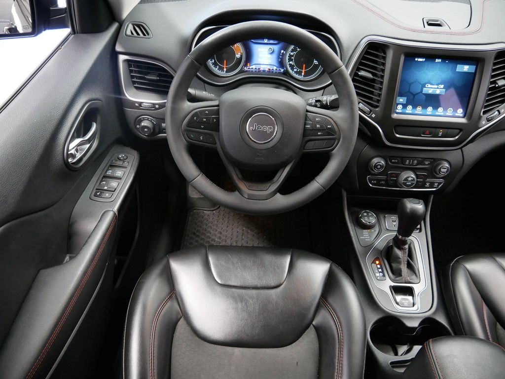 Thumbnail: 2022 Jeep Cherokee - 18