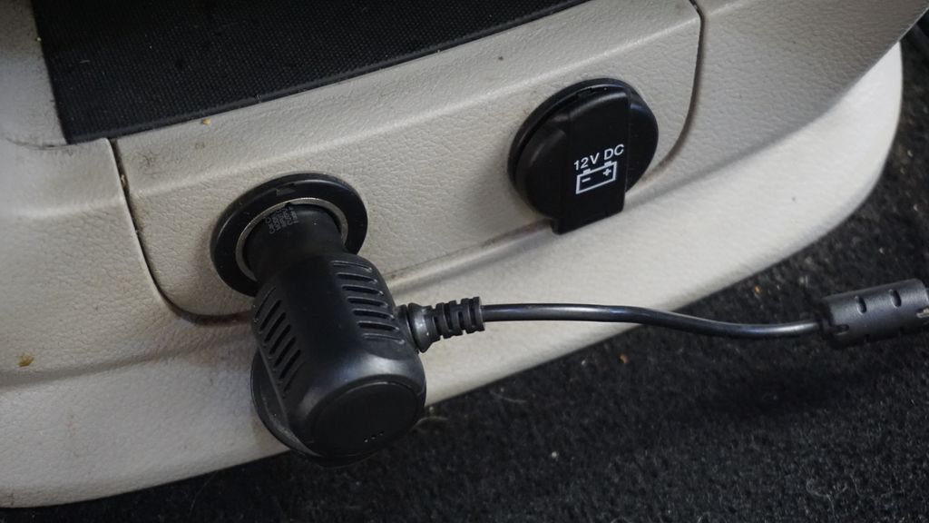 Thumbnail: 2014 Chrysler Town & Country - 37