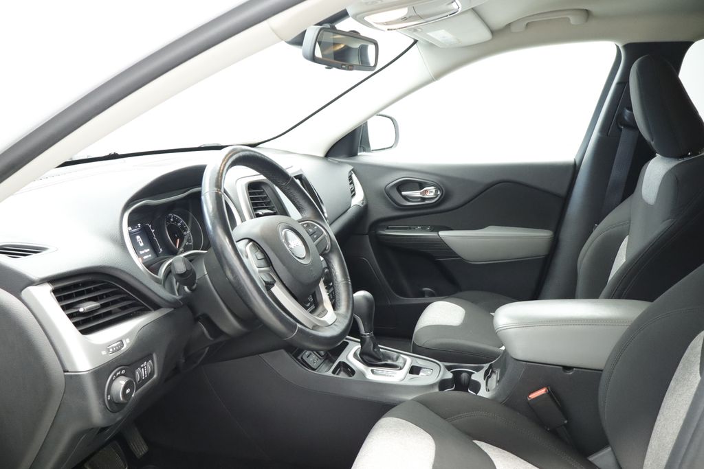 Thumbnail: 2014 Jeep Cherokee - 25