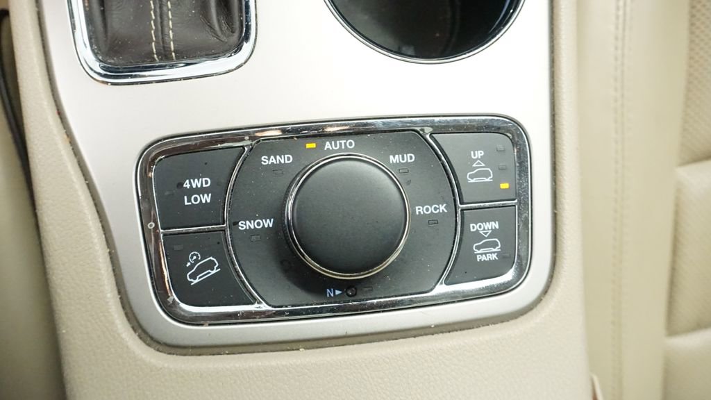 Thumbnail: 2016 Jeep Grand Cherokee - 39