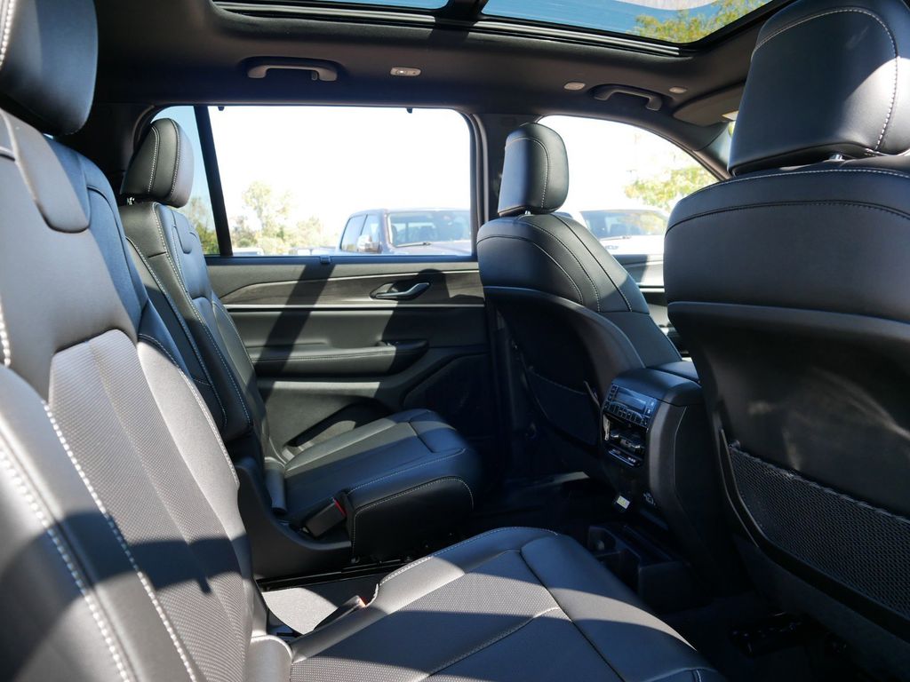 2025 Jeep Grand Cherokee L Limited Edition 27