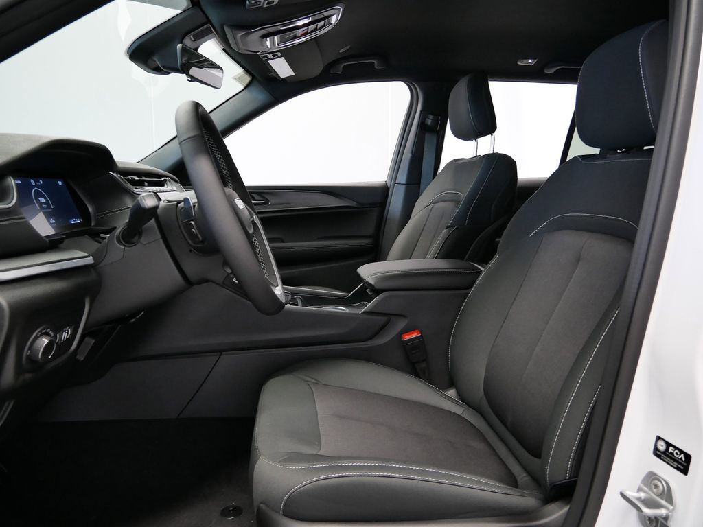 Thumbnail: 2025 Jeep Grand Cherokee - 3