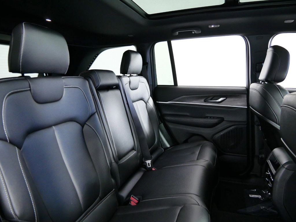 Thumbnail: 2025 Jeep Grand Cherokee - 25