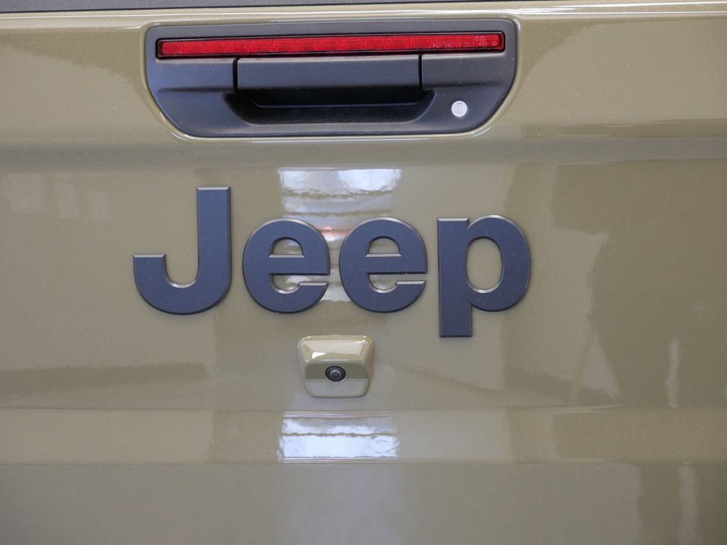 Thumbnail: 2025 Jeep Gladiator - 13