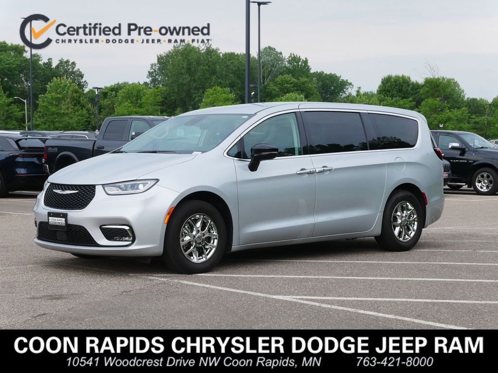 2024 Chrysler Pacifica Touring L -
                  Coon Rapids, MN