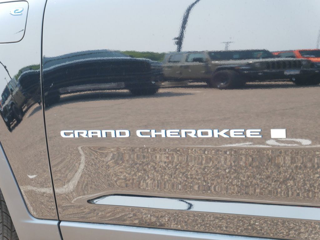 Thumbnail: 2025 Jeep Grand Cherokee - 17