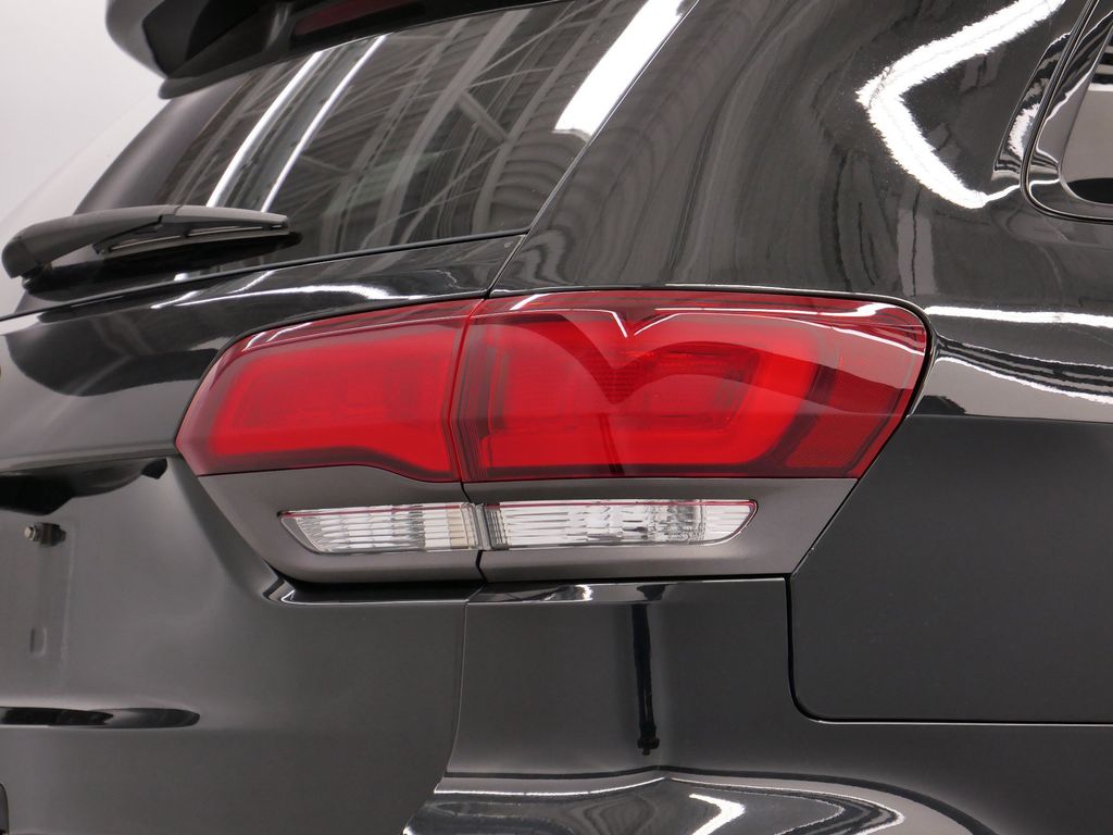 Thumbnail: 2021 Jeep Grand Cherokee - 20