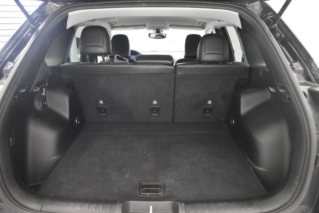 Thumbnail: 2019 Jeep Cherokee - 21