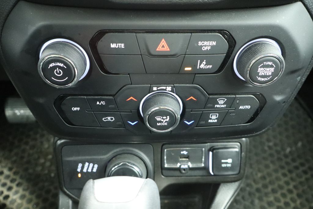 Thumbnail: 2022 Jeep Renegade - 42