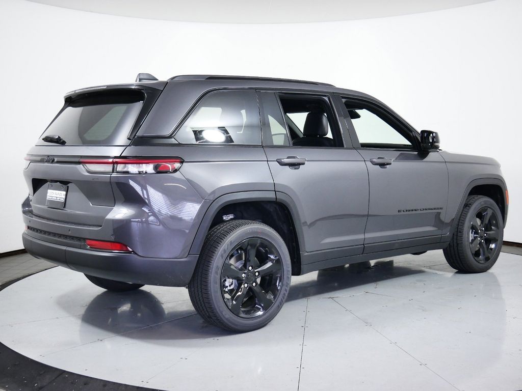 Thumbnail: 2024 Jeep Grand Cherokee - 10
