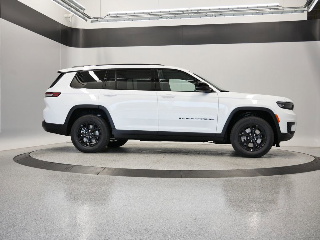 Thumbnail: 2025 Jeep Grand Cherokee L - 10