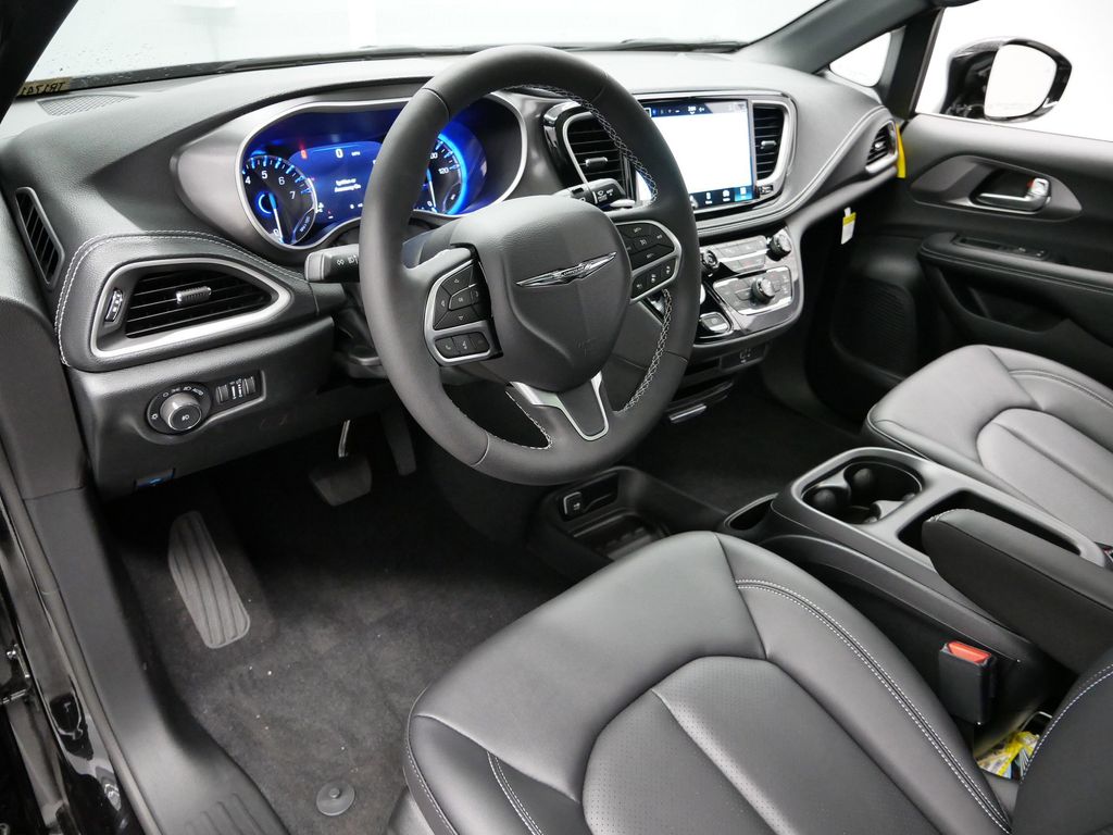 Thumbnail: 2026 Chrysler Pacifica - 2