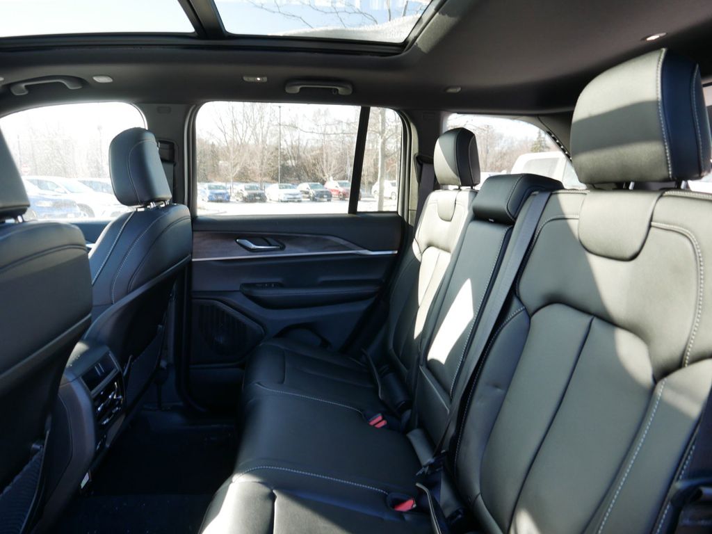 Thumbnail: 2025 Jeep Grand Cherokee - 30