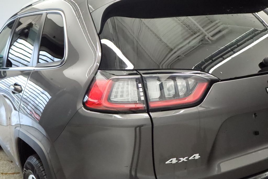 Thumbnail: 2021 Jeep Cherokee - 19