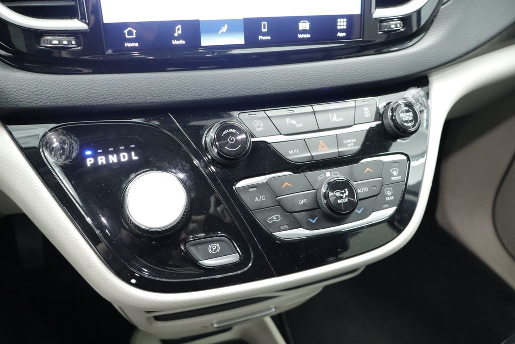 Thumbnail: 2023 Chrysler Pacifica - 31