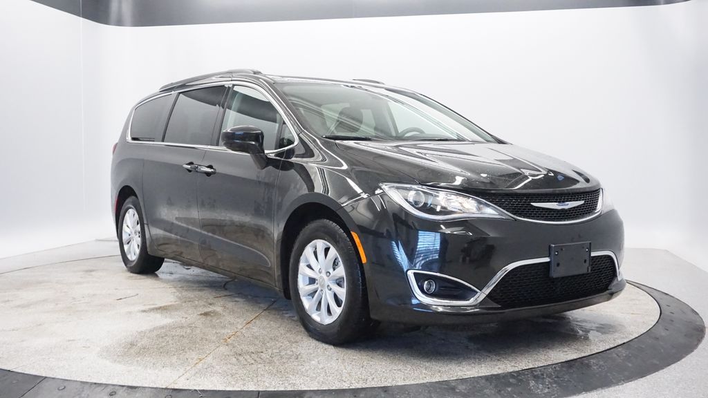 Thumbnail: 2018 Chrysler Pacifica - 10