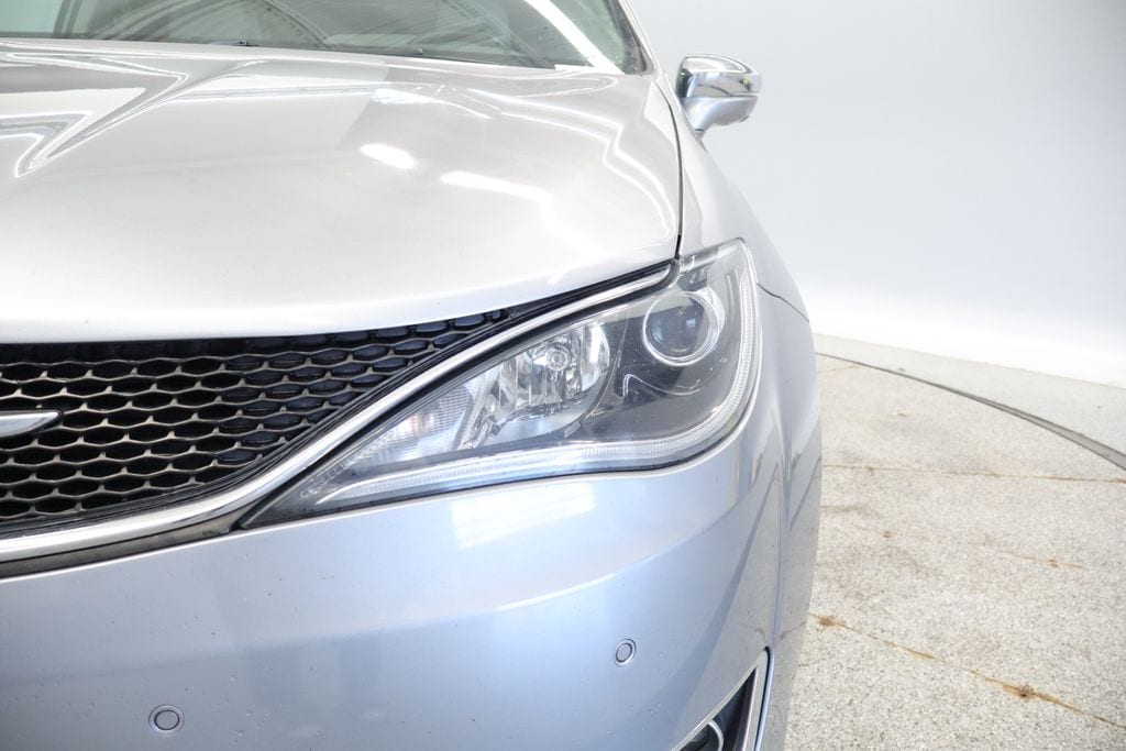 Thumbnail: 2017 Chrysler Pacifica - 9
