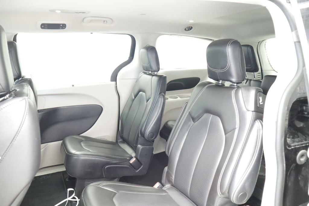 Thumbnail: 2023 Chrysler Pacifica - 21