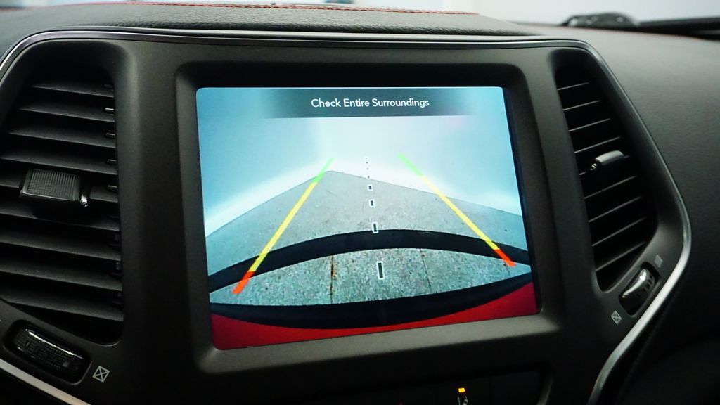 Thumbnail: 2021 Jeep Cherokee - 35