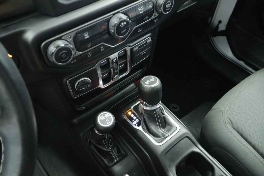 Thumbnail: 2021 Jeep Wrangler - 30