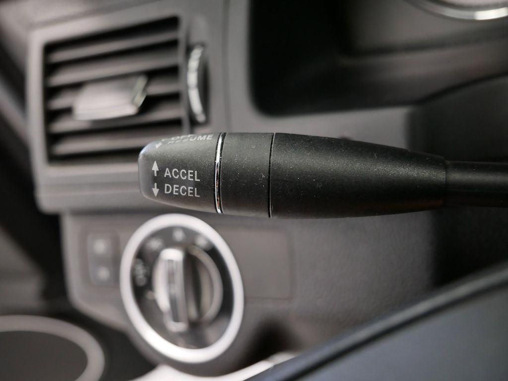 Thumbnail: 2011 Mercedes-Benz C-Class - 25