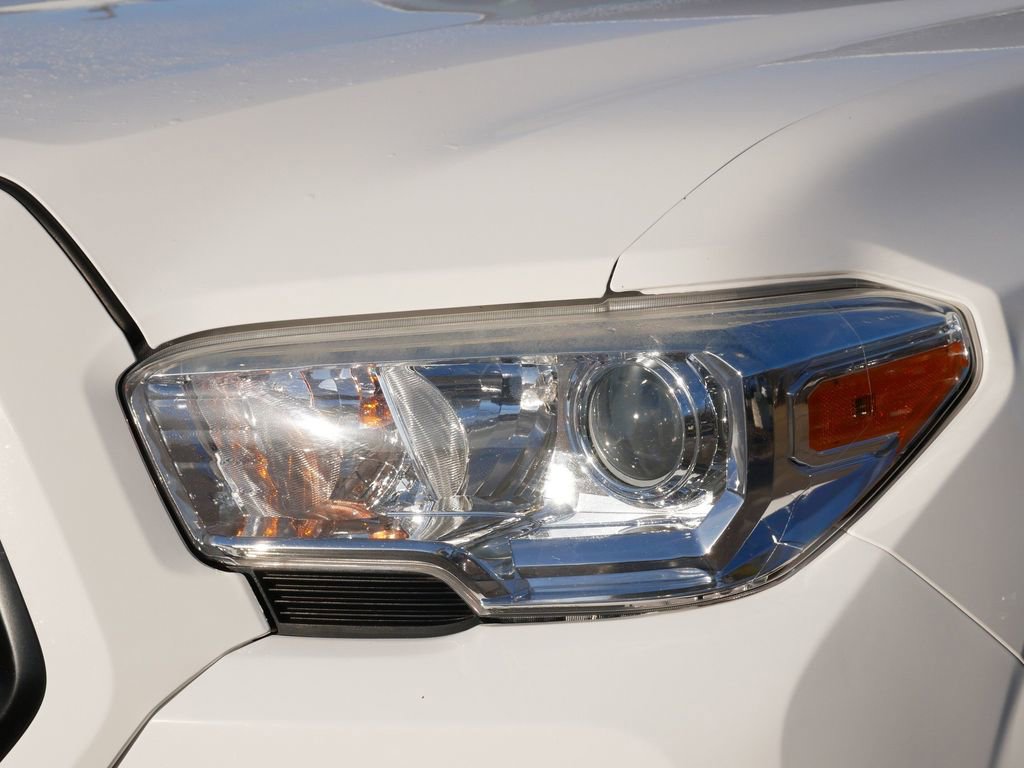 Thumbnail: 2019 Toyota Tacoma - 16