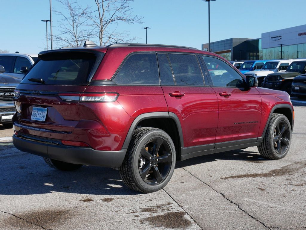 Thumbnail: 2024 Jeep Grand Cherokee - 10