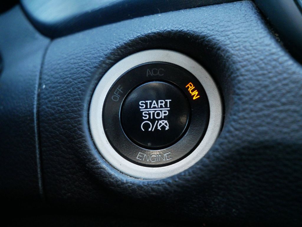 2015 Chrysler 200 S 39