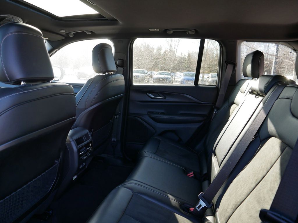Thumbnail: 2024 Jeep Grand Cherokee - 28