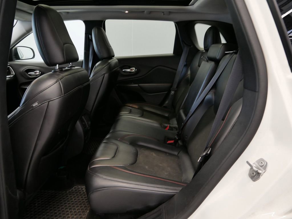Thumbnail: 2019 Jeep Cherokee - 28