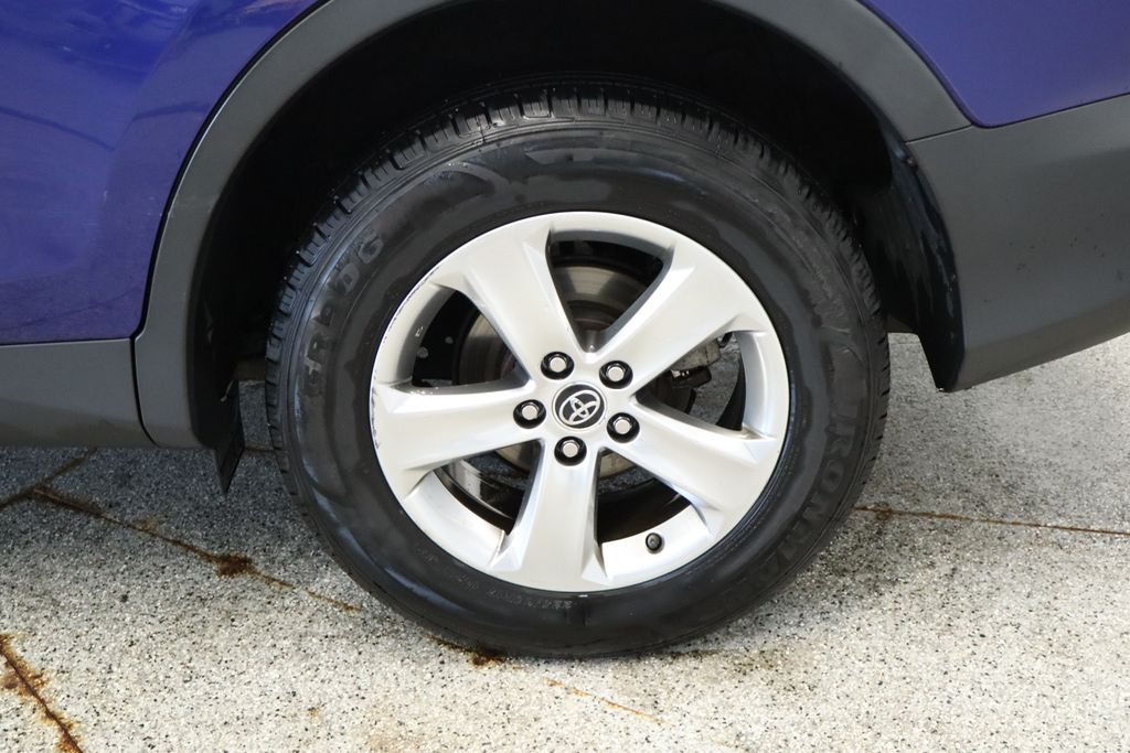 Thumbnail: 2015 Toyota RAV4 - 15
