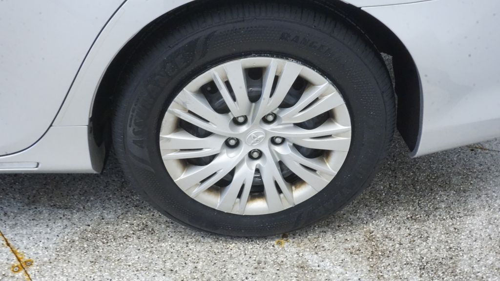 Thumbnail: 2013 Toyota Camry - 22