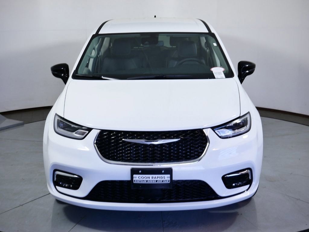 Thumbnail: 2024 Chrysler Pacifica - 17