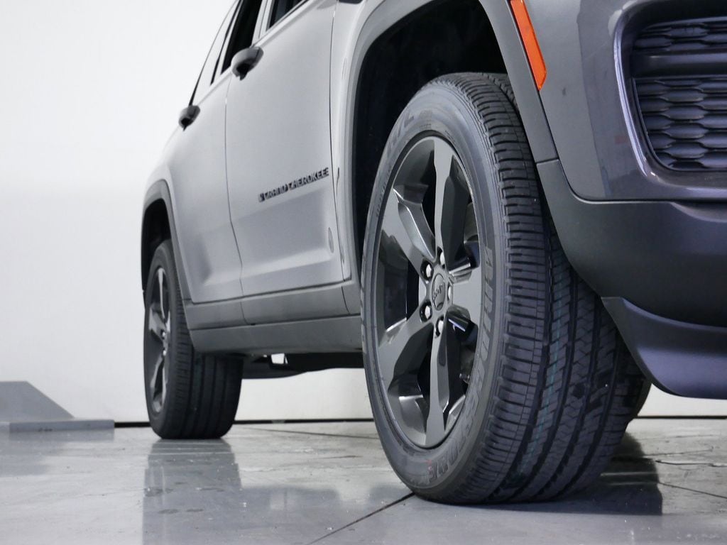 Thumbnail: 2024 Jeep Grand Cherokee - 8