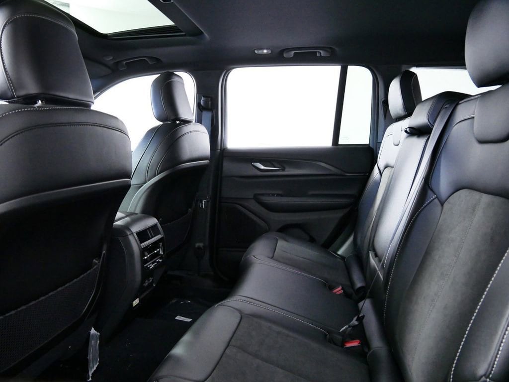 Thumbnail: 2024 Jeep Grand Cherokee - 30
